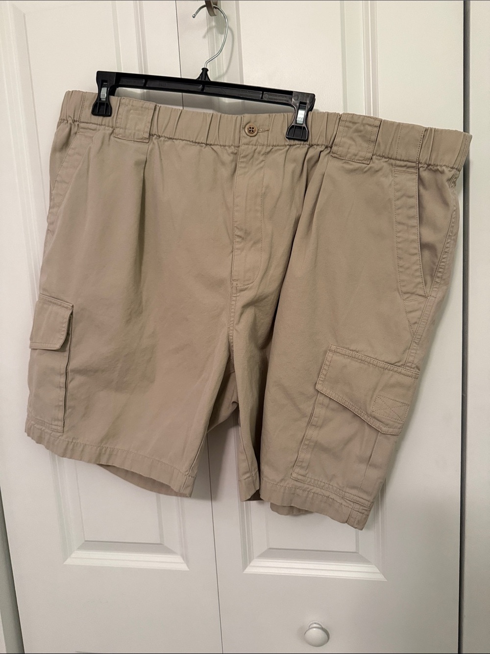 Tommy Bahama Men's Cargo Shorts in Khaki